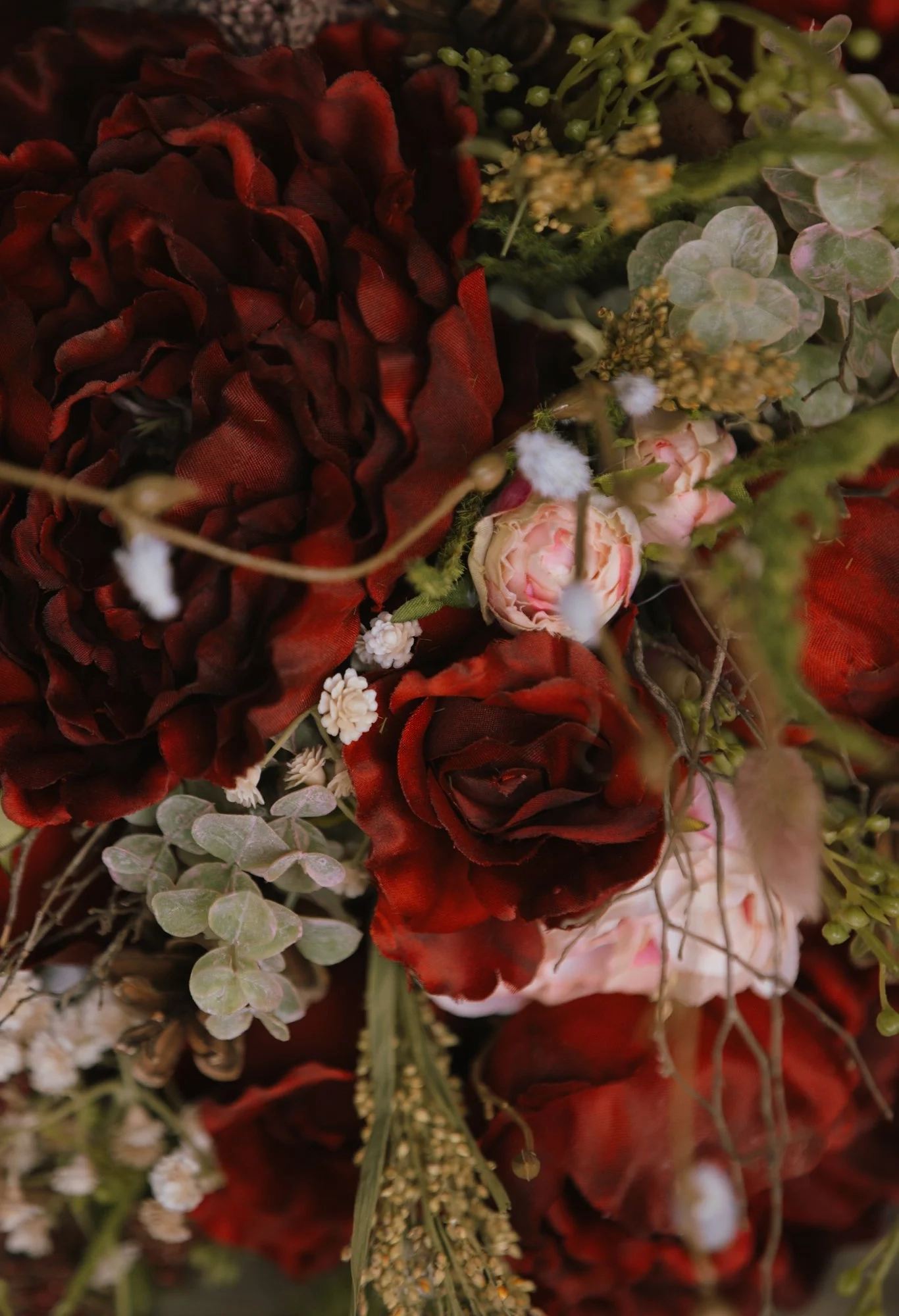 Bouquet of red and cream flowers